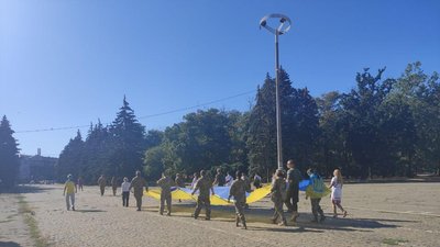 “Ми досі вигризаємо незалежність”. В Одесі пройшов Марш захисників України “Ми досі вигризаємо незалежність”. В Одесі пройшов Марш захисників України