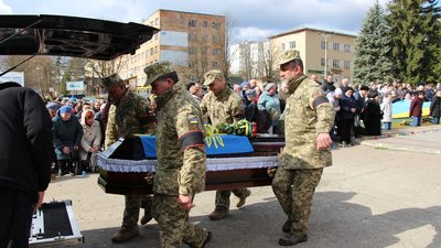 На Львівщині попрощалися з захисником України Романом Тякою На Львівщині попрощалися з захисником України Романом Тякою