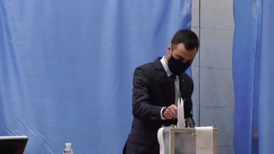 Секретарем Дніпровської міськради обрали “компромісного” Олександра Санжару