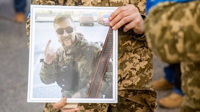 На Дніпропетровщині попрощалися з 28-річним бійцем Артемом Мураховським, який загинув на Донбасі
