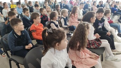 "Добрі мамині казки": Леся Кічура представила тернопільським школярам свої твори "Добрі мамині казки": Леся Кічура представила тернопільським школярам свої твори