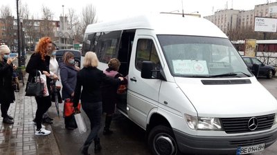 Для медичних працівників у Миколаєві організували підвіз спеціальним транспортом Для медичних працівників у Миколаєві організували підвіз спеціальним транспортом