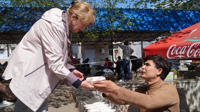 Жителі Маріуполя, які евакуювалися до Дніпра, хочуть відкрити «хаб соціалізації» переселенців Жителі Маріуполя, які евакуювалися до Дніпра, хочуть відкрити «хаб соціалізації» переселенців