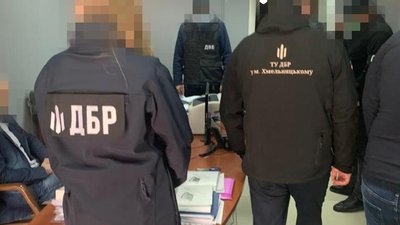 У Вінниці ДБР затримало адвоката, який вимагав хабар за пом'якшення вироку