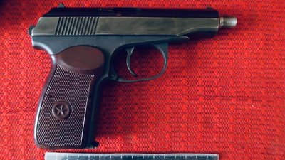 Прикарпатського водія-порушника затримали з незареєстрованим пістолетом