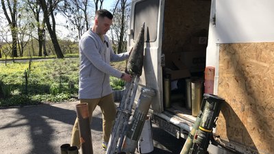 "А чим я можу бути корисним": волонтери з Полтави щотижня возять допомогу військовим на передову