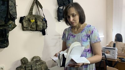 Тернопільські педагогині шиють військову амуніцію Тернопільські педагогині шиють військову амуніцію