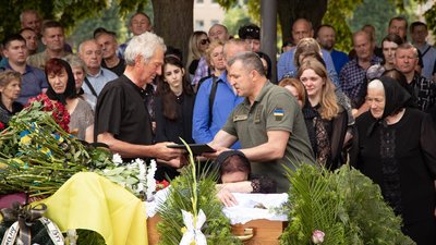 В Ужгороді попрощалися із полеглим захисником Русланом Ференці В Ужгороді попрощалися із полеглим захисником Русланом Ференці
