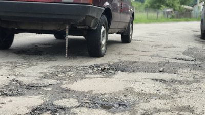 У Старому Мізуні на Прикарпатті перекрили дорогу У Старому Мізуні на Прикарпатті перекрили дорогу