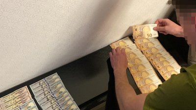Від 5 до 9 тисяч доларів за послугу: у Чернігові викрили схему виїзду за кордон "ухилянтів" Від 5 до 9 тисяч доларів за послугу: у Чернігові викрили схему виїзду за кордон "ухилянтів"