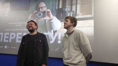 Режисер Валентин Васянович (ліворуч) та актор фільму «За Перемогу!»