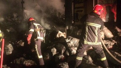 У Хмельницькому районі пожежники ліквідовували займання причіпа з вугіллям