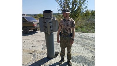 Повномасштабне вторгнення Владислав зустрів у Рубіжному. Він патрулював місто та керував на одному з блокпостів Повномасштабне вторгнення Владислав зустрів у Рубіжному. Він патрулював місто та керував на одному з блокпостів