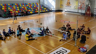 У Тернополі ветерани тренуються з жіночою паралімпійською збірною України, волейбол