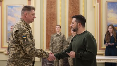 Чотирьом родинам військових із Полтавщини президент вручив сертифікати на квартири Чотирьом родинам військових із Полтавщини президент вручив сертифікати на квартири