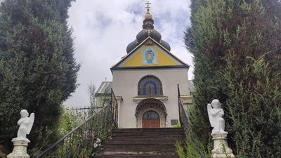 Храм Воскресіння Христового у селі Бишки Храм Воскресіння Христового у селі Бишки