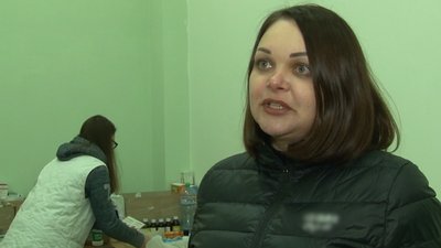 Черкаські волонтери допомагають армії і переселенцям ліками та речами першої необхідності Черкаські волонтери допомагають армії і переселенцям ліками та речами першої необхідності