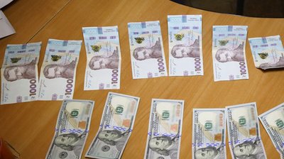 поліція, хабар, працівник, суд, архіваріус, гроші поліція, хабар, працівник, суд, архіваріус, гроші