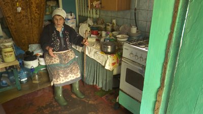 У Дніпрі по вулиці Гусячій прорвало каналізаційну трубу У Дніпрі по вулиці Гусячій прорвало каналізаційну трубу