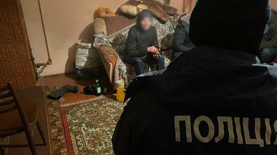 На Прикарпатті 23-річна дівчина під час застілля вбила свого дядька На Прикарпатті 23-річна дівчина під час застілля вбила свого дядька