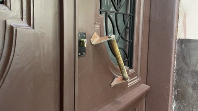 У Чернівцях на вулиці Вільде встановили відреставровані двері У Чернівцях на вулиці Вільде встановили відреставровані двері