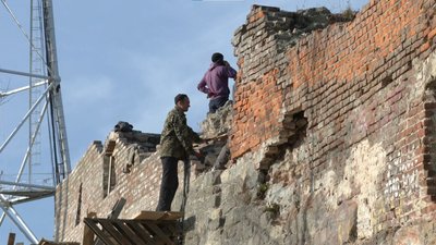 На Високому Замку у Львові продовжують відновлювати історичний мур