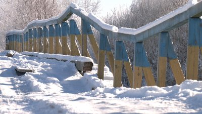Доля переправи: на Рівненщині руйнується дерев'яний міст через річку Доля переправи: на Рівненщині руйнується дерев'яний міст через річку
