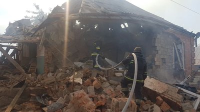 Росіяни обстріляли на Харківщині приватні житлові будинки, складські будівлі та хвойні насадження Росіяни обстріляли на Харківщині приватні житлові будинки, складські будівлі та хвойні насадження