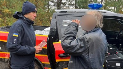 Знайшли чоловіка в лісі на Волині, зник пенсіонер у лісі
