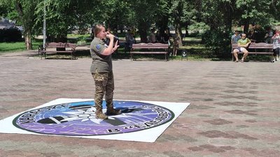 Караоке-батл проходитиме у три етапи. На Донеччині відбувся перший тур військового караоке