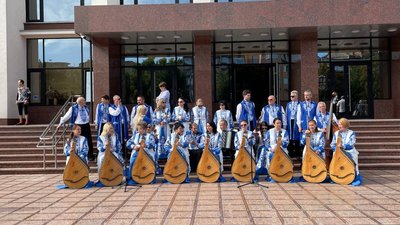 У Черкасах урочисто підняли державний стяг 23 серпня У Черкасах урочисто підняли державний стяг 23 серпня