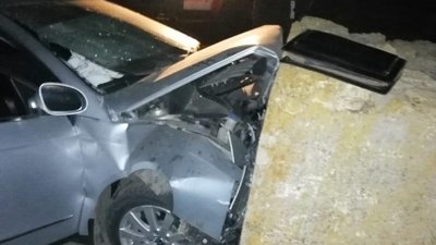 ДТП на Херсонщині - людей вирізали з понівеченого авто ДТП на Херсонщині - людей вирізали з понівеченого авто