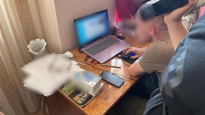 Обшук у помешканні проросійської блогерки, яка провокувала сутички і релігійну ворожнечу у Києво-Печерській лаврі Обшук у помешканні проросійської блогерки, яка провокувала сутички і релігійну ворожнечу у Києво-Печерській лаврі