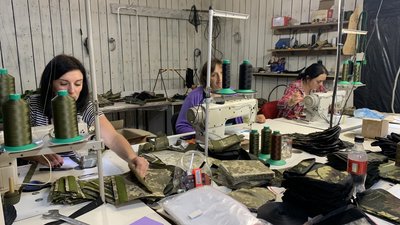 Робили новорічні ялинки, тепер – військову амуніцію: історія підприємства з Тернопільщини