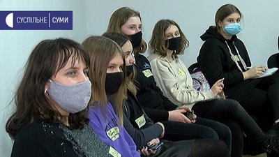 У Сумах молодь навчали безпеці в інтернеті У Сумах молодь навчали безпеці в інтернеті