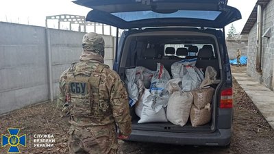 На Рівненщині вилучили понад 240 кілограмів бурштину на два мільйони гривень — поліція На Рівненщині вилучили понад 240 кілограмів бурштину на два мільйони гривень — поліція