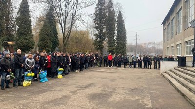 У Франківську встановили меморіальні дошки загиблим воїнам Артурові Бурлаці, Роману Дубінському та Юрію Григоріву У Франківську встановили меморіальні дошки загиблим воїнам Артурові Бурлаці, Роману Дубінському та Юрію Григоріву