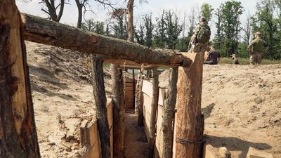 Вогневі споруди та спостережні пункти — на Сумщині зміцнюють оборону Вогневі споруди та спостережні пункти — на Сумщині зміцнюють оборону