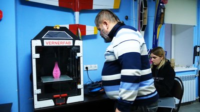 Моделюють та виготовляють: як у Вінниці працює безкоштовна майстерня з 3D-друку Моделюють та виготовляють: як у Вінниці працює безкоштовна майстерня з 3D-друку