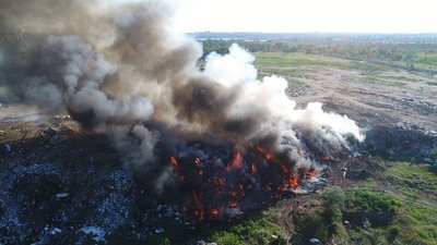 У Вітовському районі Миколаївщини горить сміттєзвалище