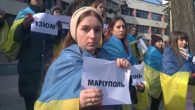 "Обіймаємо їх молитвою". У Франківську провели акцію на підтримку регіонів, де тривають бойові дії "Обіймаємо їх молитвою". У Франківську провели акцію на підтримку регіонів, де тривають бойові дії