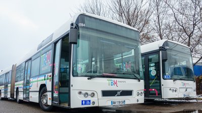 Чернівці отримали два нових автобуси від французького міста Мец