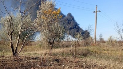В окупованій Ясинуватій палає в районі електропідстанції