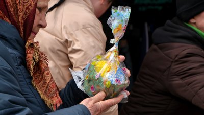 Повні прилавки, паски та багато людей: що відбувається на "Привозі" перед Великоднем. ФОТО Повні прилавки, паски та багато людей: що відбувається на "Привозі" перед Великоднем. ФОТО