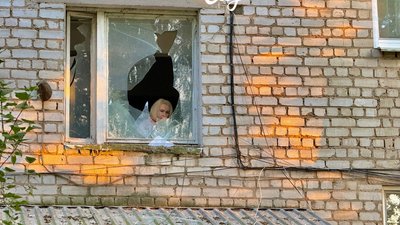 Армія РФ ударила дроном по багатоповерхівці в Глухові. Є поранені діти