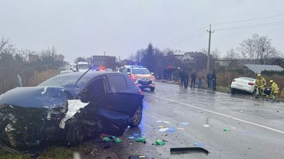 Місце аварій, де зіткнулися два авто