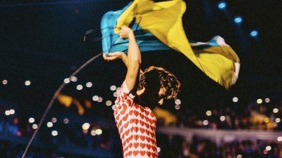 Гаррі Стайлс та Yungblud підтримали Україну на концертах у Нью-Йорку та Відні