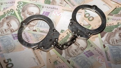 Чинив домашнє насильство та пропонував поліцейським хабар: хмельничанин постане перед судом