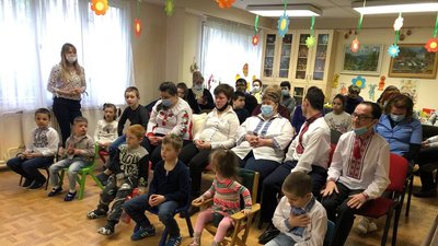 Концерт та виставку до Великодня представили вихованці центру "Дорога життя" Концерт та виставку до Великодня представили вихованці центру "Дорога життя"