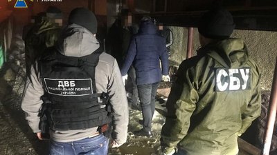 На Буковині за ймовірний збут наркотиків судитимуть двох поліцейських